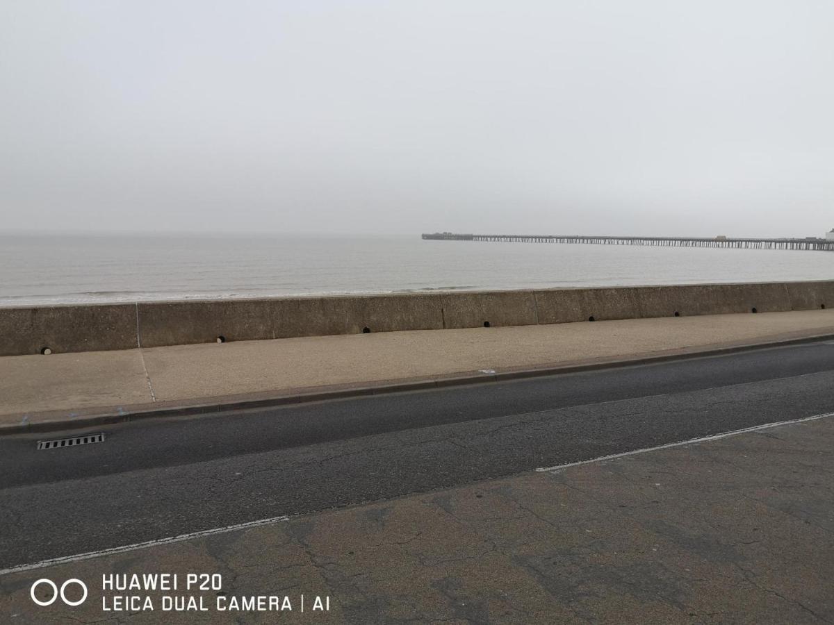 Lovely 2-Bed Caravan In Walton On The Naze Exterior foto