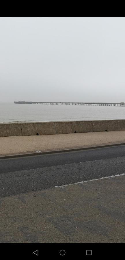 Lovely 2-Bed Caravan In Walton On The Naze Exterior foto