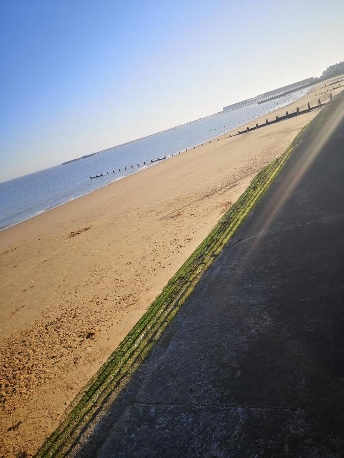 Lovely 2-Bed Caravan In Walton On The Naze Exterior foto