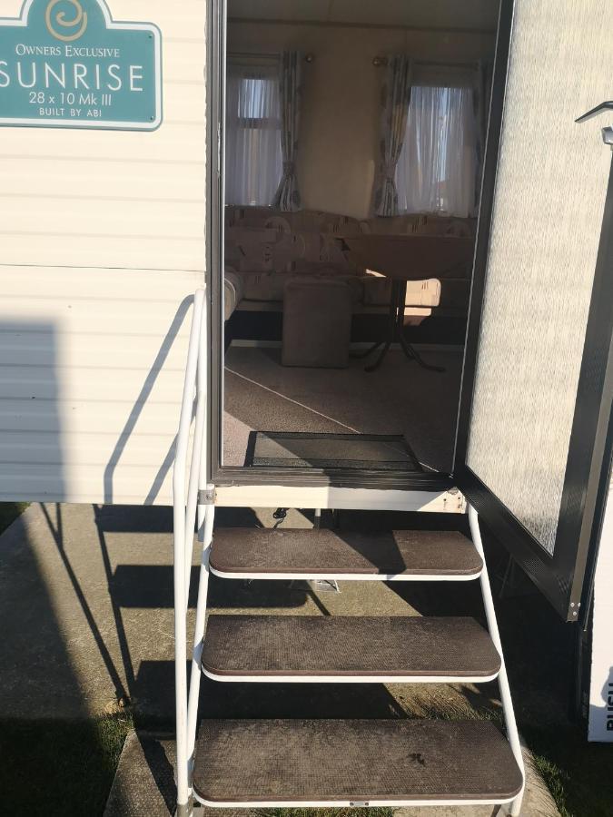 Lovely 2-Bed Caravan In Walton On The Naze Exterior foto